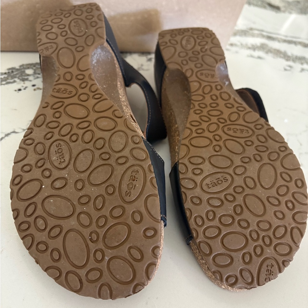 Taos Women’s Loop Sandal - Picture 2 of 5